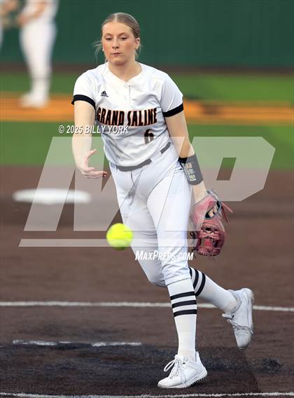 Thumbnail 2 in Grand Saline vs Van photogallery.