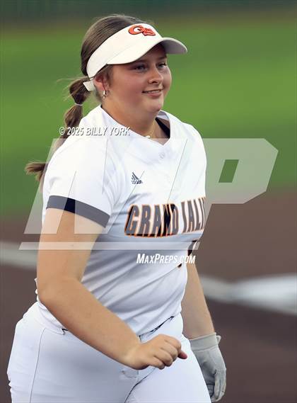 Thumbnail 2 in Grand Saline vs Van photogallery.