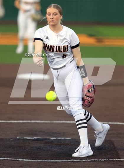 Thumbnail 2 in Grand Saline vs Van photogallery.