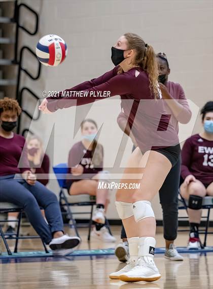 Thumbnail 2 in Mountain Island Charter vs East Wake Academy (NCHSAA 1A Finals) (1 of 2 - the game) photogallery.