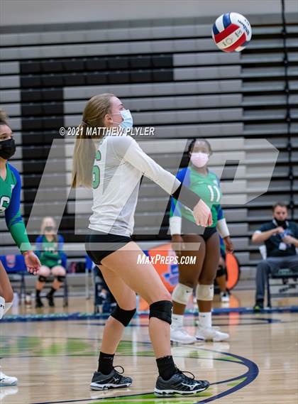 Thumbnail 3 in Mountain Island Charter vs East Wake Academy (NCHSAA 1A Finals) (1 of 2 - the game) photogallery.