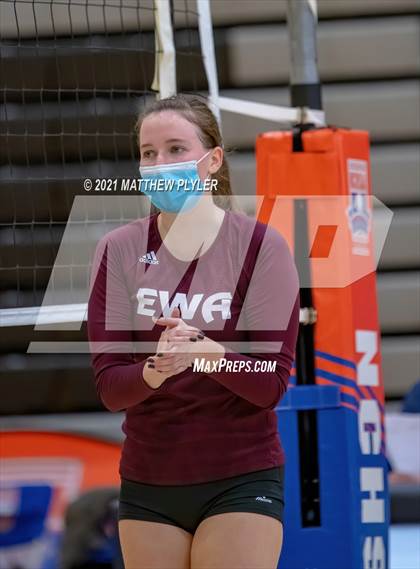 Thumbnail 2 in Mountain Island Charter vs East Wake Academy (NCHSAA 1A Finals) (1 of 2 - the game) photogallery.