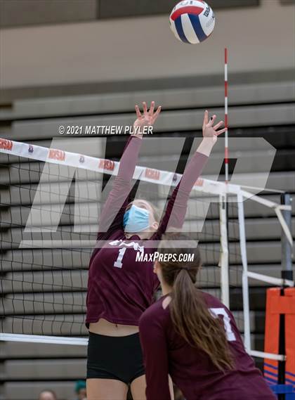 Thumbnail 2 in Mountain Island Charter vs East Wake Academy (NCHSAA 1A Finals) (1 of 2 - the game) photogallery.