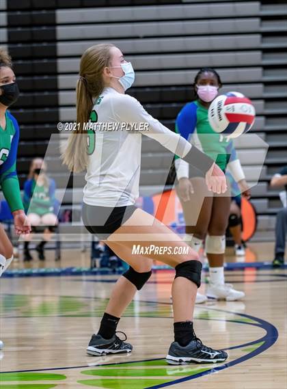 Thumbnail 2 in Mountain Island Charter vs East Wake Academy (NCHSAA 1A Finals) (1 of 2 - the game) photogallery.