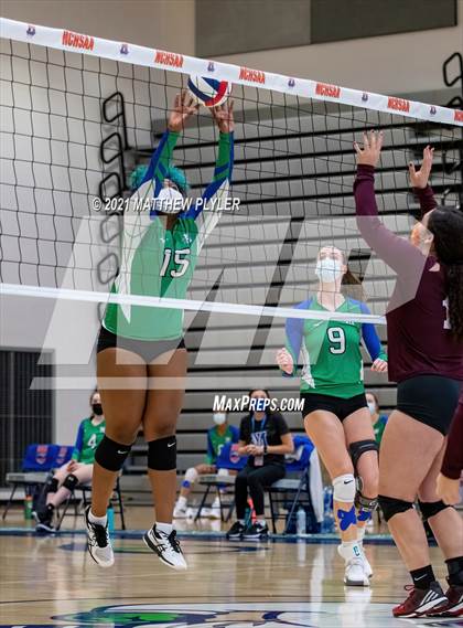 Thumbnail 2 in Mountain Island Charter vs East Wake Academy (NCHSAA 1A Finals) (1 of 2 - the game) photogallery.