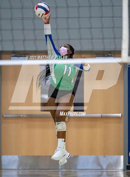 Thumbnail 1 in Mountain Island Charter vs East Wake Academy (NCHSAA 1A Finals) (1 of 2 - the game) photogallery.