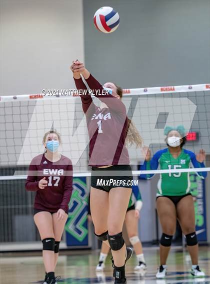 Thumbnail 2 in Mountain Island Charter vs East Wake Academy (NCHSAA 1A Finals) (1 of 2 - the game) photogallery.