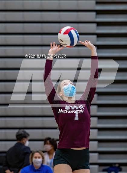 Thumbnail 2 in Mountain Island Charter vs East Wake Academy (NCHSAA 1A Finals) (1 of 2 - the game) photogallery.