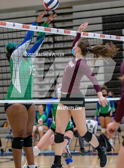 Thumbnail 1 in Mountain Island Charter vs East Wake Academy (NCHSAA 1A Finals) (1 of 2 - the game) photogallery.