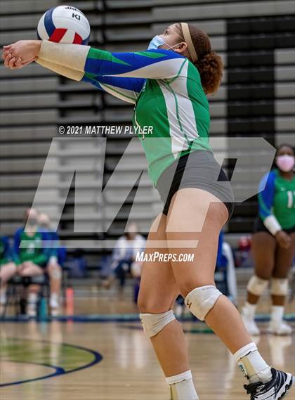 Thumbnail 2 in Mountain Island Charter vs East Wake Academy (NCHSAA 1A Finals) (1 of 2 - the game) photogallery.