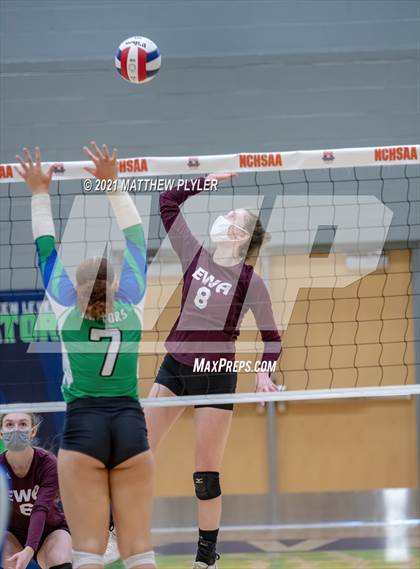 Thumbnail 2 in Mountain Island Charter vs East Wake Academy (NCHSAA 1A Finals) (1 of 2 - the game) photogallery.