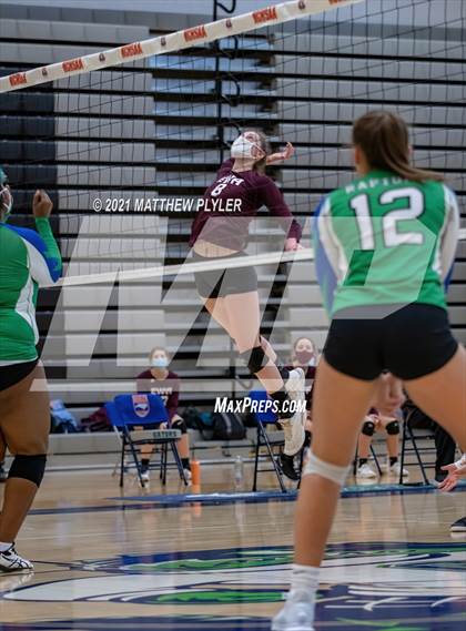 Thumbnail 2 in Mountain Island Charter vs East Wake Academy (NCHSAA 1A Finals) (1 of 2 - the game) photogallery.