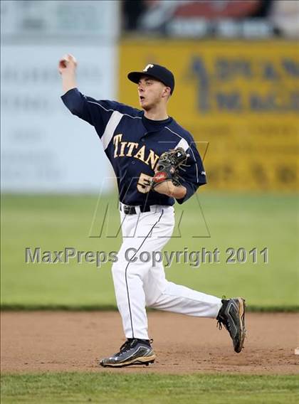 Thumbnail 2 in Victor vs Webster Thomas (Section 5 Class AA Semifinal) photogallery.