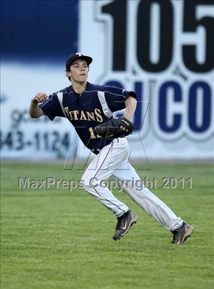 Thumbnail 1 in Victor vs Webster Thomas (Section 5 Class AA Semifinal) photogallery.