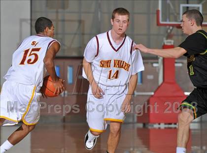 Thumbnail 3 in Simi Valley vs. Roosevelt (MaxPreps Holiday Classic) photogallery.