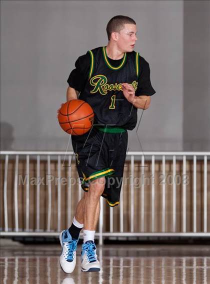 Thumbnail 2 in Simi Valley vs. Roosevelt (MaxPreps Holiday Classic) photogallery.