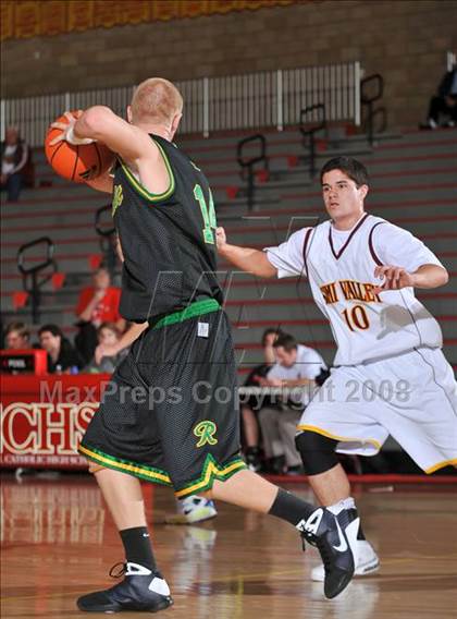 Thumbnail 3 in Simi Valley vs. Roosevelt (MaxPreps Holiday Classic) photogallery.