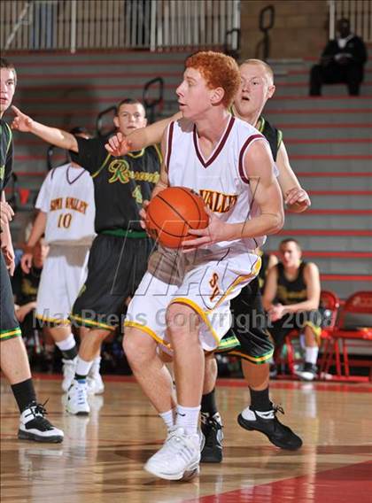 Thumbnail 1 in Simi Valley vs. Roosevelt (MaxPreps Holiday Classic) photogallery.