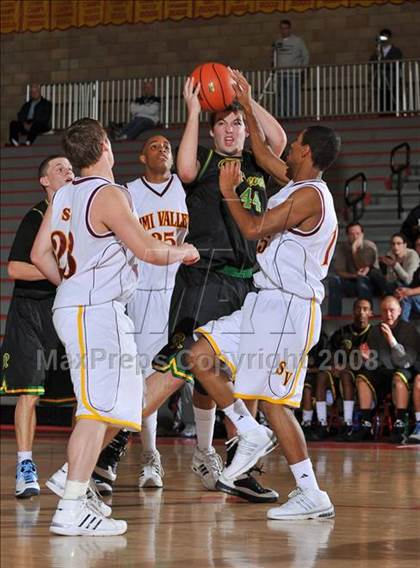 Thumbnail 2 in Simi Valley vs. Roosevelt (MaxPreps Holiday Classic) photogallery.