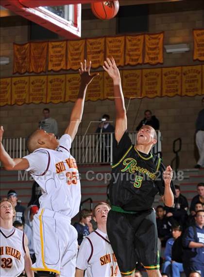 Thumbnail 2 in Simi Valley vs. Roosevelt (MaxPreps Holiday Classic) photogallery.