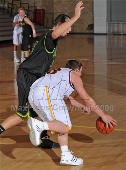 Thumbnail 3 in Simi Valley vs. Roosevelt (MaxPreps Holiday Classic) photogallery.
