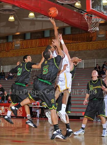 Thumbnail 3 in Simi Valley vs. Roosevelt (MaxPreps Holiday Classic) photogallery.