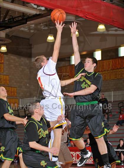 Thumbnail 2 in Simi Valley vs. Roosevelt (MaxPreps Holiday Classic) photogallery.