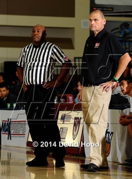 Thumbnail 3 in Mission Viejo vs. Viewpoint (MaxPreps Holiday Classic) photogallery.
