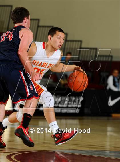 Thumbnail 2 in Mission Viejo vs. Viewpoint (MaxPreps Holiday Classic) photogallery.