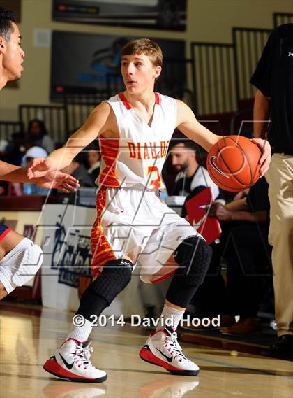 Thumbnail 1 in Mission Viejo vs. Viewpoint (MaxPreps Holiday Classic) photogallery.