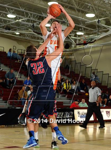 Thumbnail 2 in Mission Viejo vs. Viewpoint (MaxPreps Holiday Classic) photogallery.