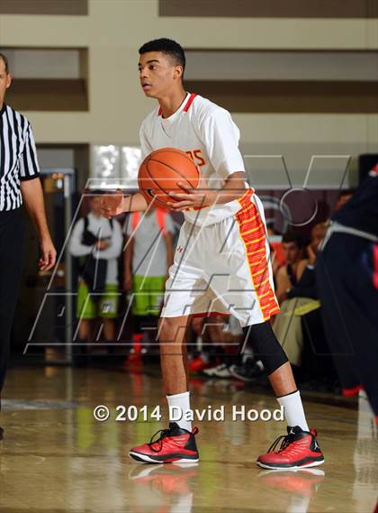 Thumbnail 3 in Mission Viejo vs. Viewpoint (MaxPreps Holiday Classic) photogallery.