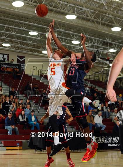 Thumbnail 1 in Mission Viejo vs. Viewpoint (MaxPreps Holiday Classic) photogallery.