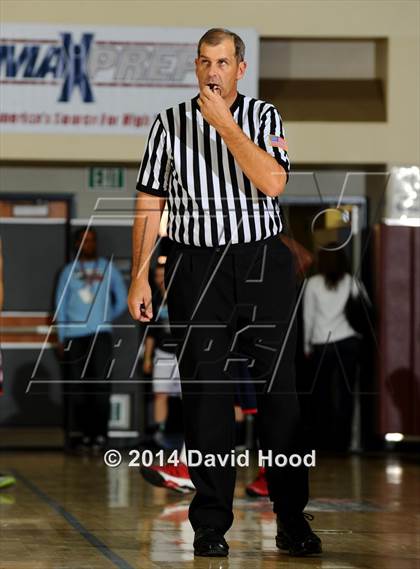 Thumbnail 1 in Mission Viejo vs. Viewpoint (MaxPreps Holiday Classic) photogallery.