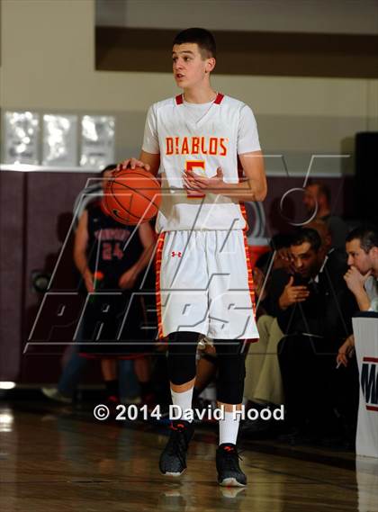 Thumbnail 2 in Mission Viejo vs. Viewpoint (MaxPreps Holiday Classic) photogallery.