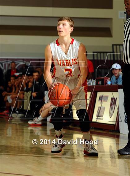 Thumbnail 3 in Mission Viejo vs. Viewpoint (MaxPreps Holiday Classic) photogallery.