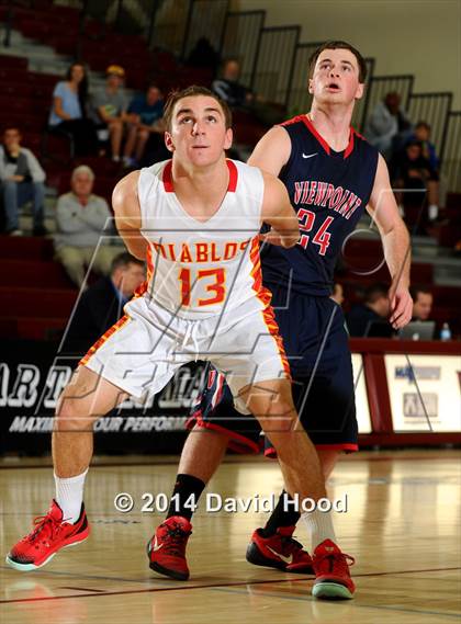 Thumbnail 2 in Mission Viejo vs. Viewpoint (MaxPreps Holiday Classic) photogallery.