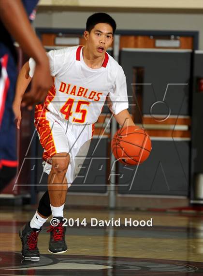 Thumbnail 1 in Mission Viejo vs. Viewpoint (MaxPreps Holiday Classic) photogallery.