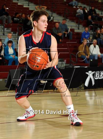 Thumbnail 3 in Mission Viejo vs. Viewpoint (MaxPreps Holiday Classic) photogallery.