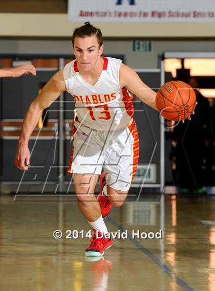 Thumbnail 1 in Mission Viejo vs. Viewpoint (MaxPreps Holiday Classic) photogallery.