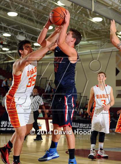 Thumbnail 3 in Mission Viejo vs. Viewpoint (MaxPreps Holiday Classic) photogallery.