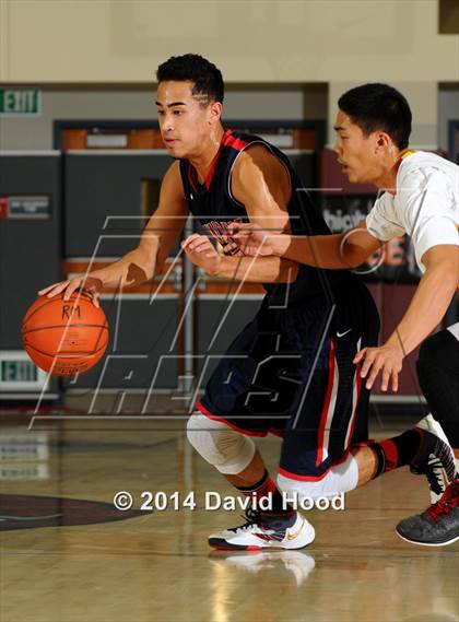 Thumbnail 3 in Mission Viejo vs. Viewpoint (MaxPreps Holiday Classic) photogallery.