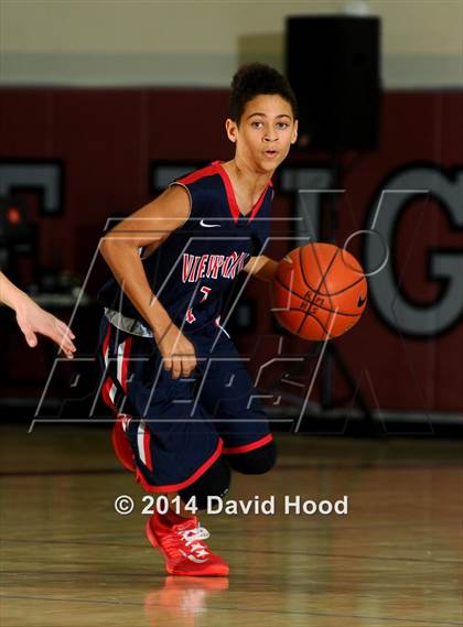 Thumbnail 3 in Mission Viejo vs. Viewpoint (MaxPreps Holiday Classic) photogallery.