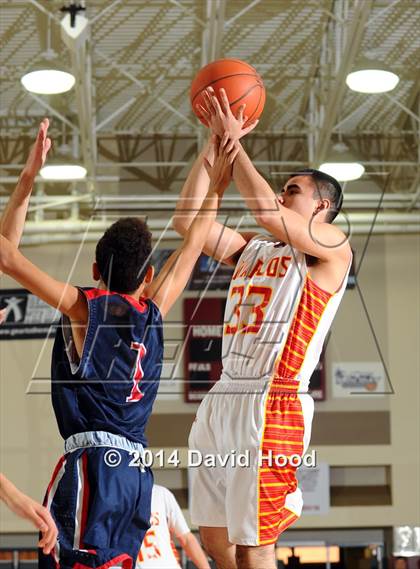Thumbnail 2 in Mission Viejo vs. Viewpoint (MaxPreps Holiday Classic) photogallery.