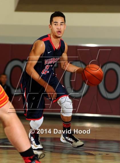 Thumbnail 2 in Mission Viejo vs. Viewpoint (MaxPreps Holiday Classic) photogallery.