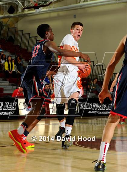 Thumbnail 1 in Mission Viejo vs. Viewpoint (MaxPreps Holiday Classic) photogallery.
