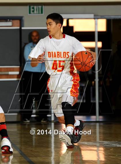 Thumbnail 3 in Mission Viejo vs. Viewpoint (MaxPreps Holiday Classic) photogallery.