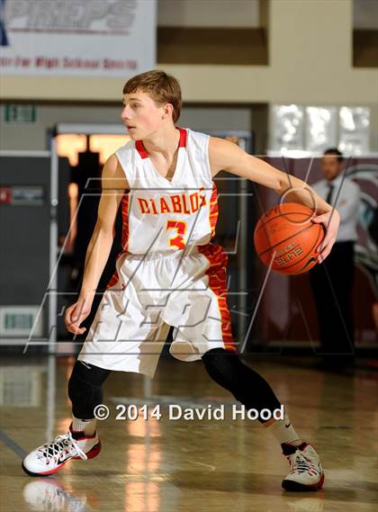 Thumbnail 2 in Mission Viejo vs. Viewpoint (MaxPreps Holiday Classic) photogallery.
