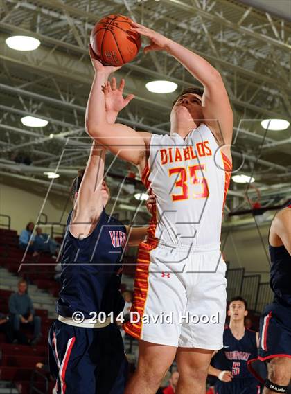 Thumbnail 2 in Mission Viejo vs. Viewpoint (MaxPreps Holiday Classic) photogallery.