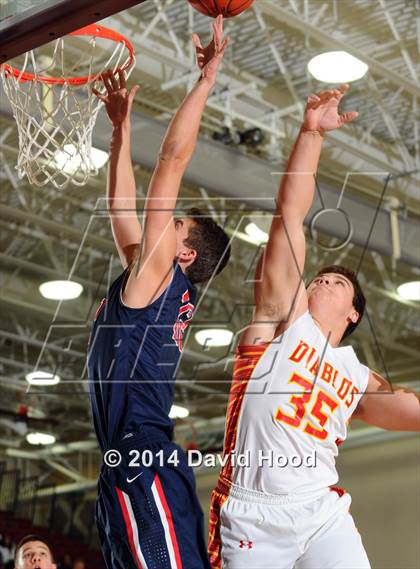 Thumbnail 2 in Mission Viejo vs. Viewpoint (MaxPreps Holiday Classic) photogallery.
